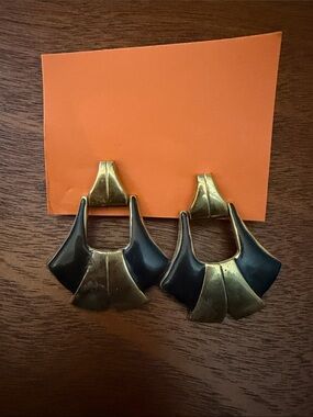 Vintage-Inspired Black and Gold Fan Drop Earrings